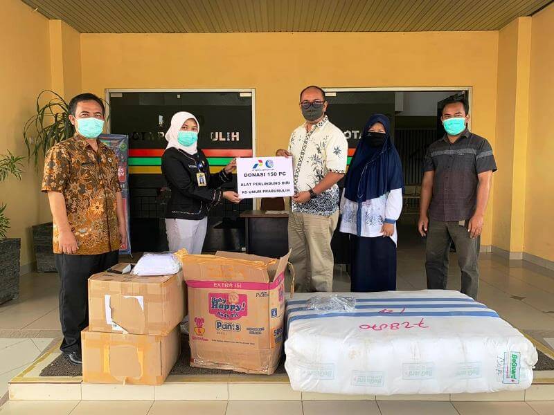 Perta Samtan Gas Berikan Bantuan Kepada Tenaga Medis Dan Masyarakat Berupa Masker, APD dan Paket Sembako